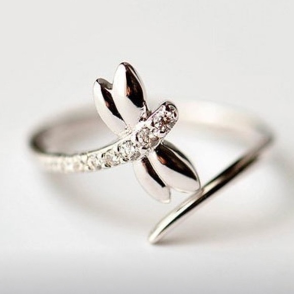 Jewelry - Silver adjustable ring with beautiful design